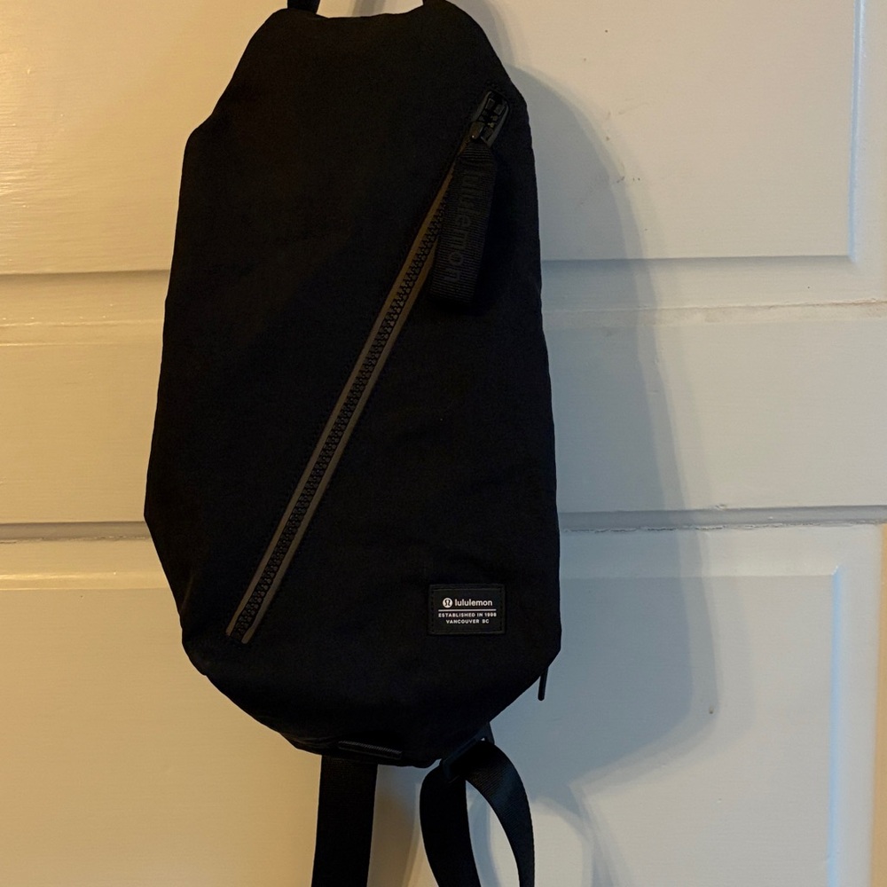 Lululemon Athletica Black Fast track bag 2.0 9L